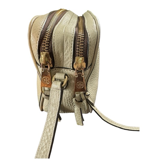 Tory Burch
Tory Burch Beige Leather Double Zip Robinson Crossbody Bag. - Picture 10 of 14